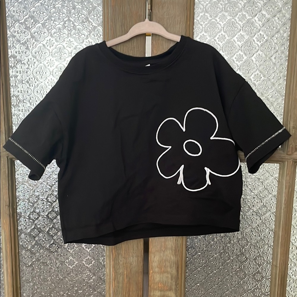 Zara Kids Girl’s Black Cropped T-Shirt with White Flower Design - Size 8-9